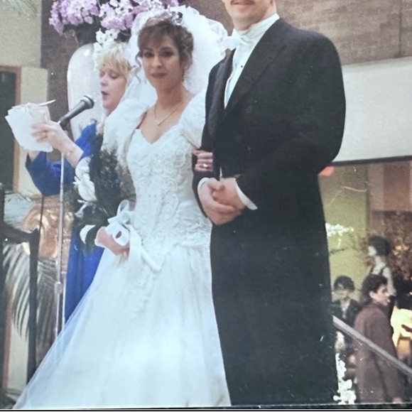 HANDMADE SILK WEDDING DRESS CATHEDRAL TRAIN - Picture 14 of 14